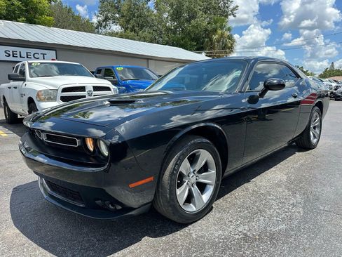 Used 2020 Dodge Challenger SXT image 2