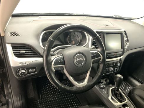 Used 2018 Jeep Cherokee Trailhawk w/ Cold Weather Group AWD/4WD image 13