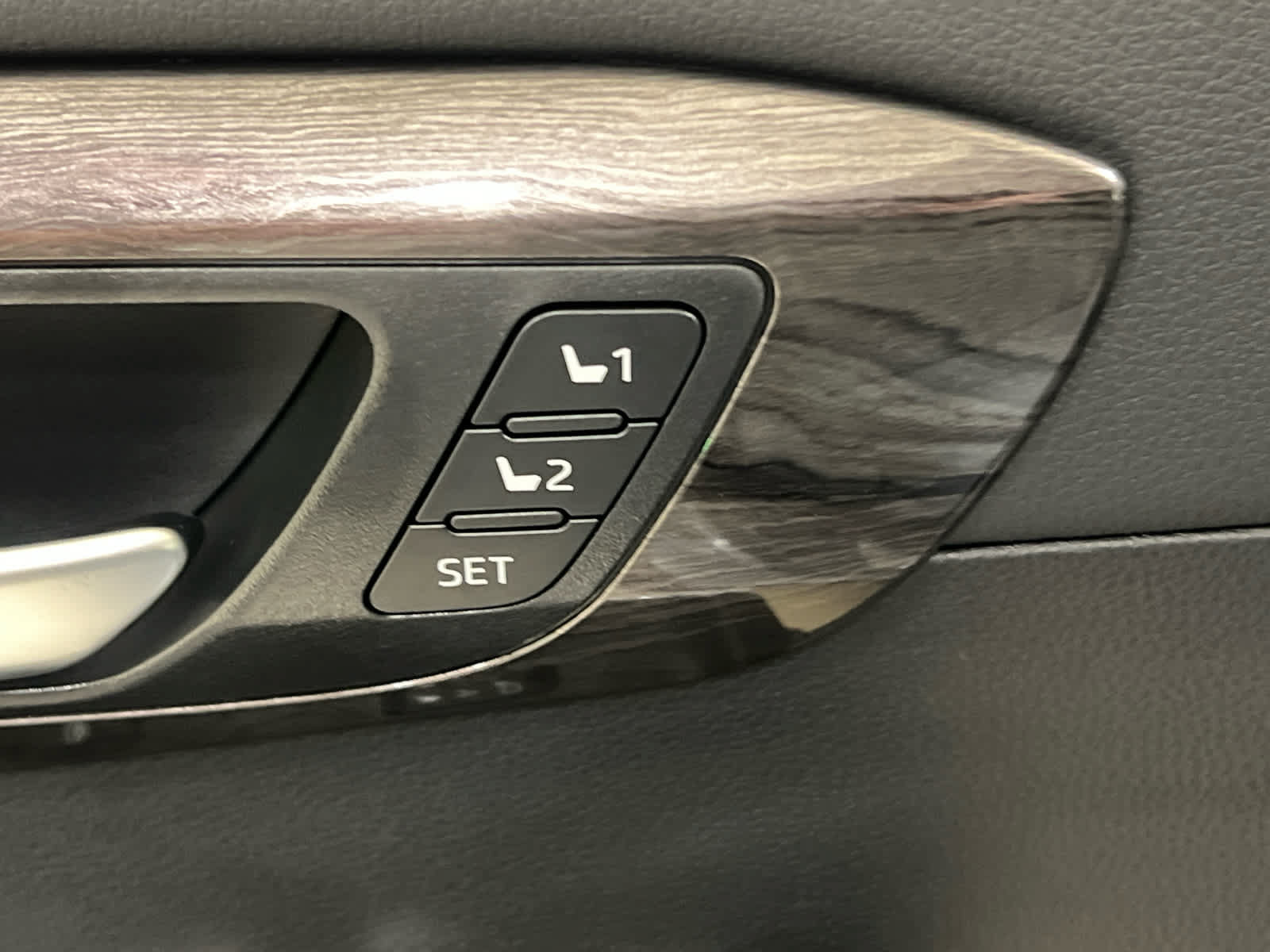 New 2026 Toyota Highlander Platinum AWD/4WD image 17