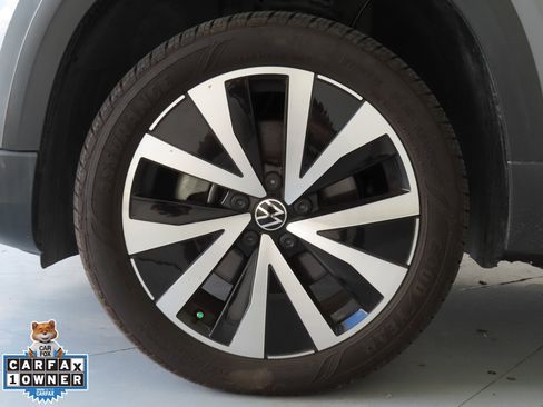Used 2024 Volkswagen Taos SE image 29