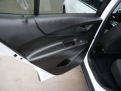 Used 2020 Chevrolet Equinox LT image 19