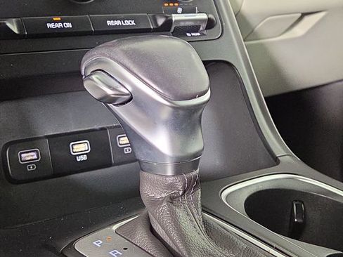 Certified 2024 Kia Carnival LX FWD image 19