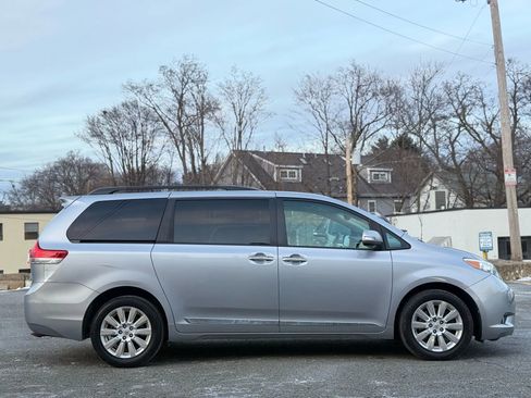 Used 2013 Toyota Sienna Limited image 4