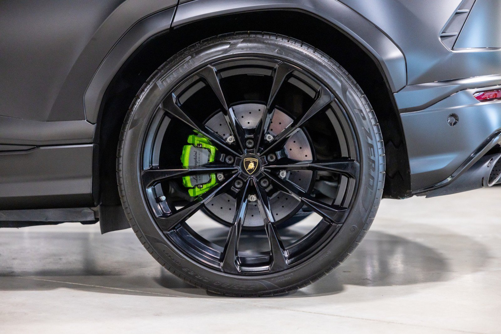 Used 2022 Lamborghini Urus AWD/4WD image 16