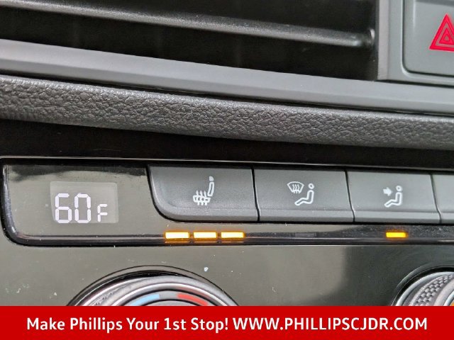 Used 2023 Volkswagen Jetta SE FWD image 22