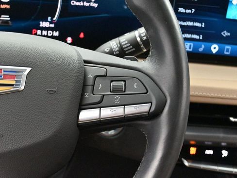 Certified 2024 Cadillac XT4 Luxury w/ Cold Weather Package FWD image 15