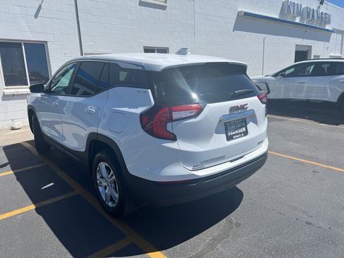 Used 2024 GMC Terrain SLE image 5