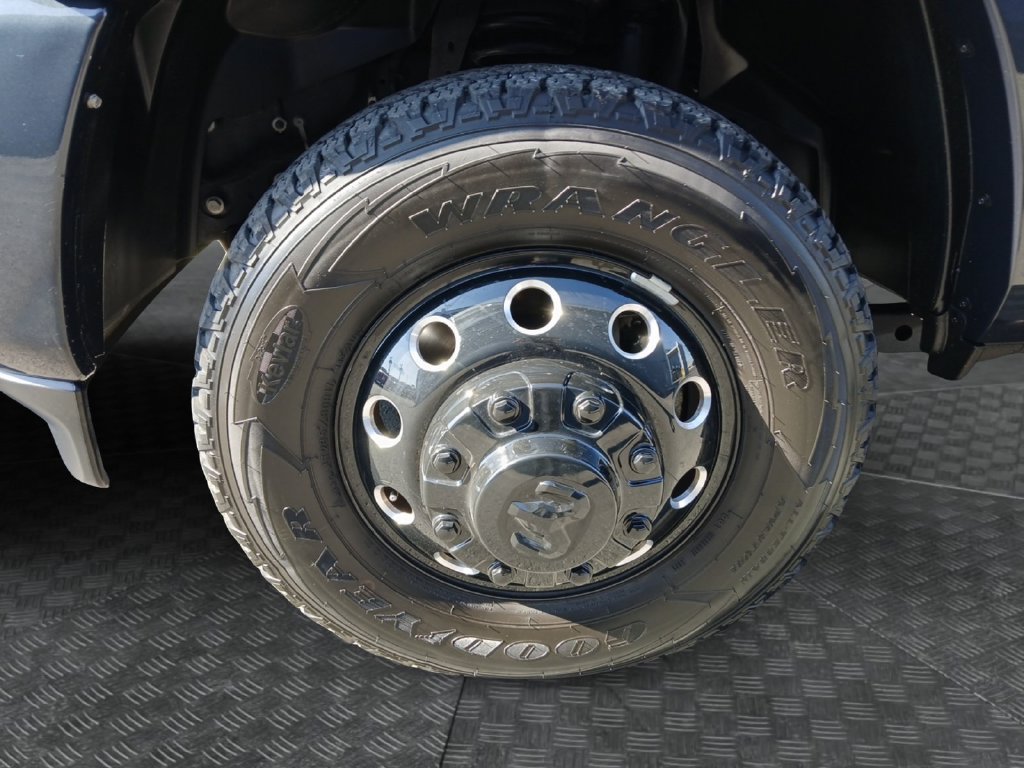 Used 2025 RAM 3500 Limited AWD/4WD image 23