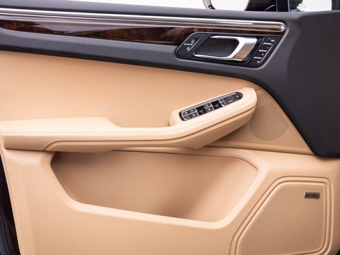 Certified 2026 Porsche Macan AWD/4WD image 14