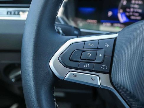 Certified 2022 Volkswagen Tiguan SE FWD image 22