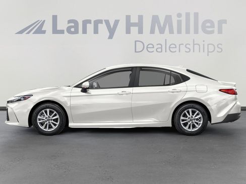 Certified 2025 Toyota Camry XSE image 3