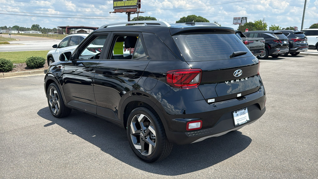 Used 2026 Hyundai Venue SEL FWD image 5