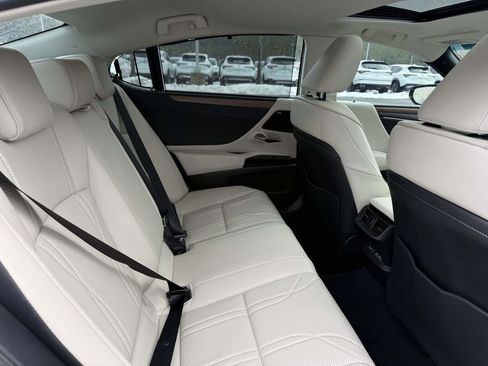 Used 2024 Lexus ES 300h Ultra Luxury image 16