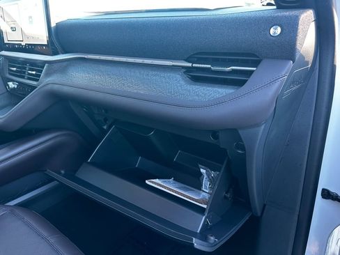 New 2026 Ford Explorer Platinum image 38