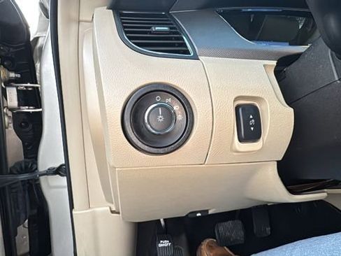 Used 2018 Ford Taurus SE image 11