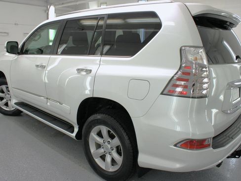 Used 2014 Lexus GX 460 image 16