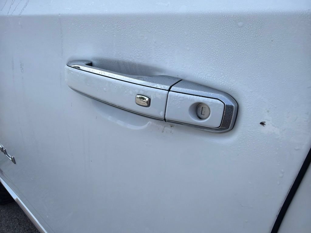 Used 2021 GMC Yukon Denali AWD/4WD image 12