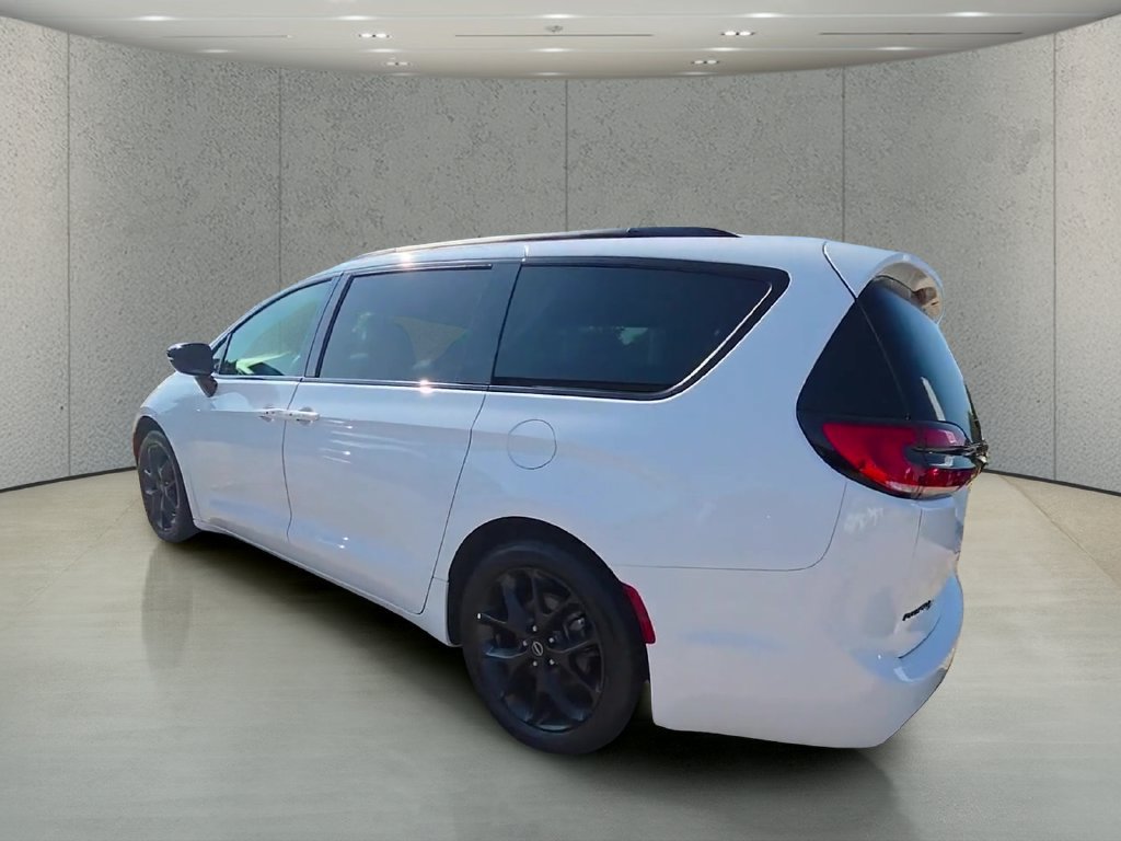Used 2025 Chrysler Pacifica Limited FWD image 46