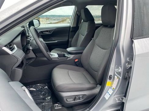 Used 2022 Toyota RAV4 XLE w/ XLE Grade Weather Package AWD/4WD image 20