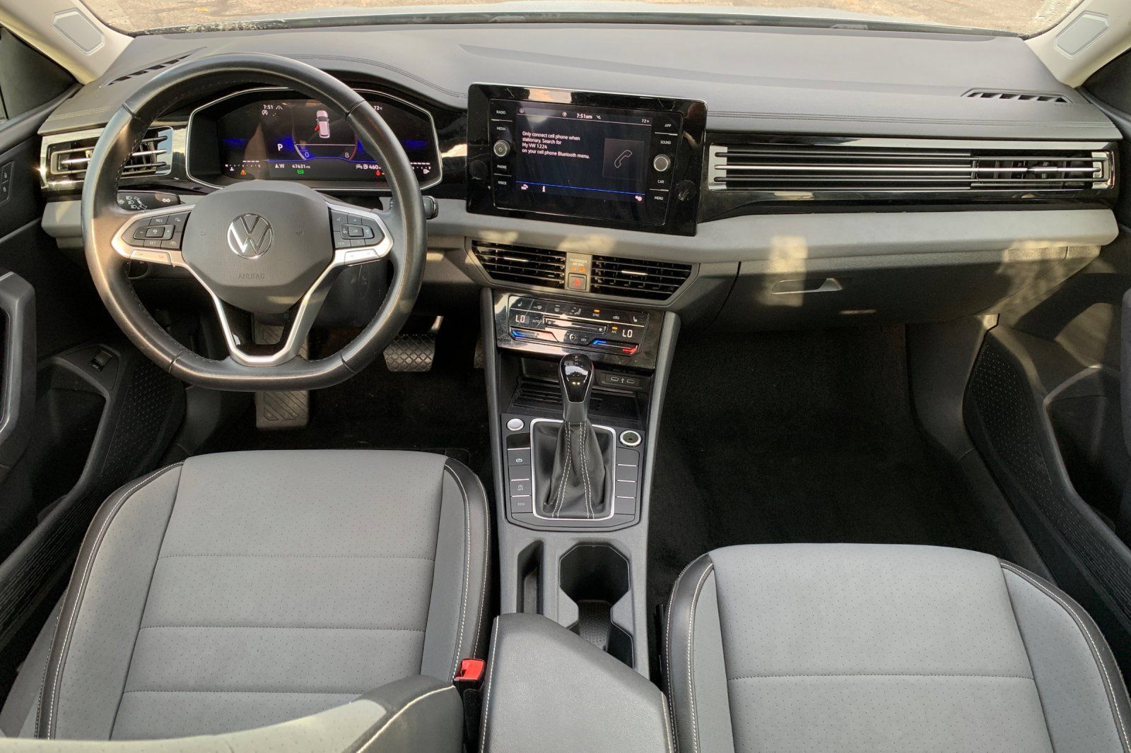 Used 2025 Volkswagen Jetta SE FWD image 17