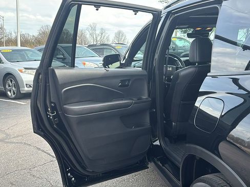 Used 2024 Honda Passport Black Edition image 28