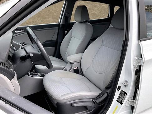 Used 2012 Hyundai Accent SE image 21