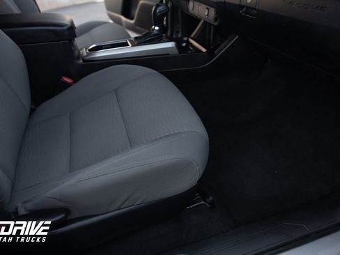 Used 2016 Toyota Tacoma SR5 w/ Towing Package image 17