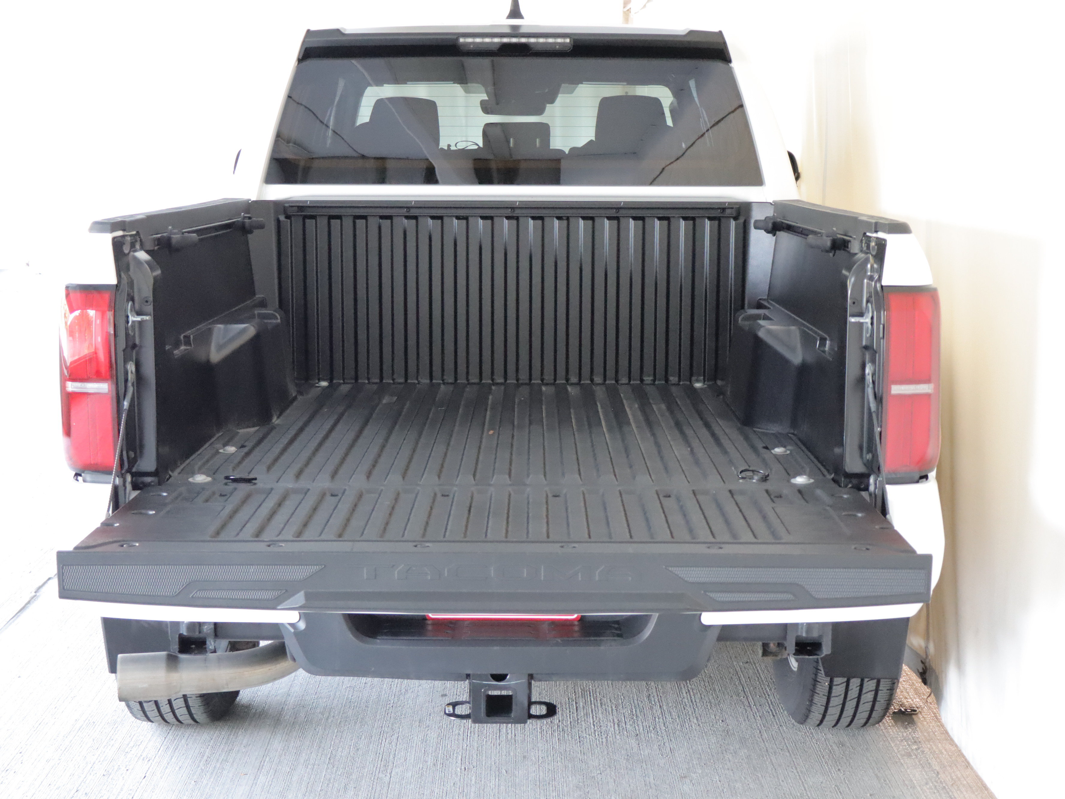 Used 2024 Toyota Tacoma SR5 AWD/4WD image 26