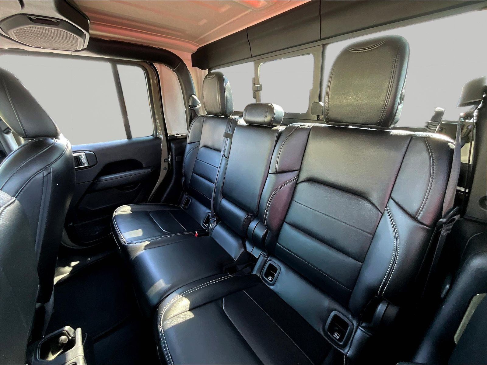 Used 2020 Jeep Gladiator Overland AWD/4WD image 23