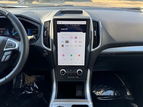 Certified 2024 Ford Edge SEL w/ Convenience Package image 2