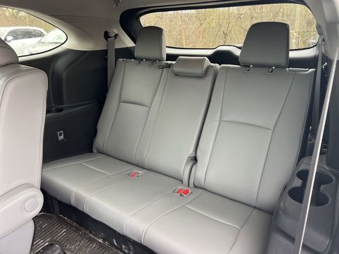 Used 2023 Toyota Highlander Limited AWD/4WD image 4