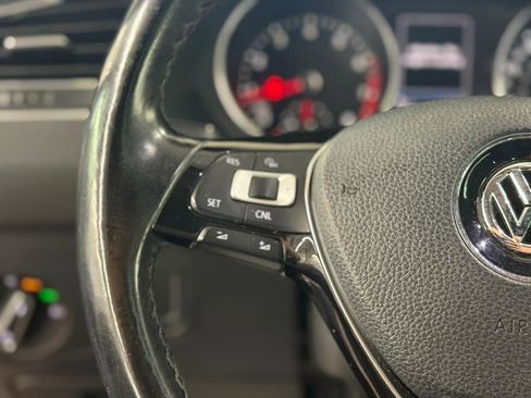 Used 2018 Volkswagen Tiguan SE w/ Panoramic Sunroof Package image 24