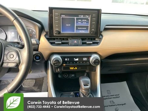 Used 2019 Toyota RAV4 XLE Premium image 17
