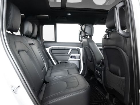 Used 2024 Land Rover Defender 110 SE image 22