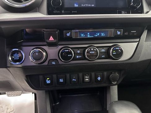 Used 2017 Toyota Tacoma TRD Sport image 26