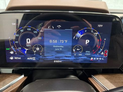 Used 2025 Chevrolet Suburban High Country AWD/4WD image 39
