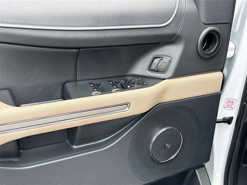 Used 2023 Ford Expedition Max Limited image 19