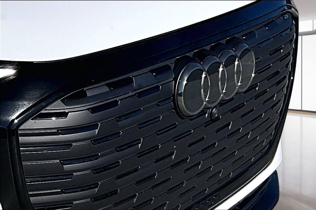Used 2022 Audi Q4 e-tron Premium Plus AWD/4WD image 31