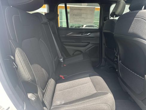 New 2026 Jeep Grand Cherokee Laredo X RWD image 9