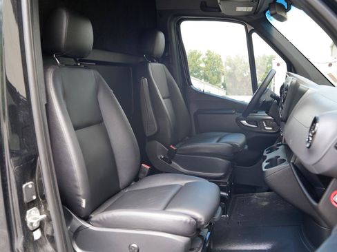 Used 2021 Mercedes-Benz Sprinter 3500 image 27