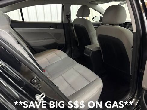 Used 2018 Hyundai Elantra SE FWD image 12