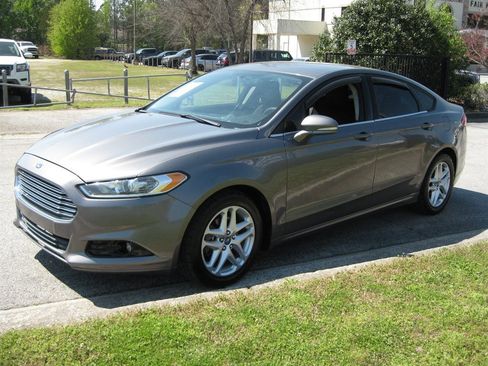 Used 2013 Ford Fusion SE image 3