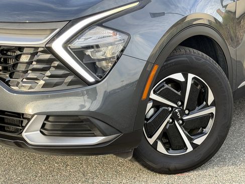 Used 2023 Kia Sportage LX image 4