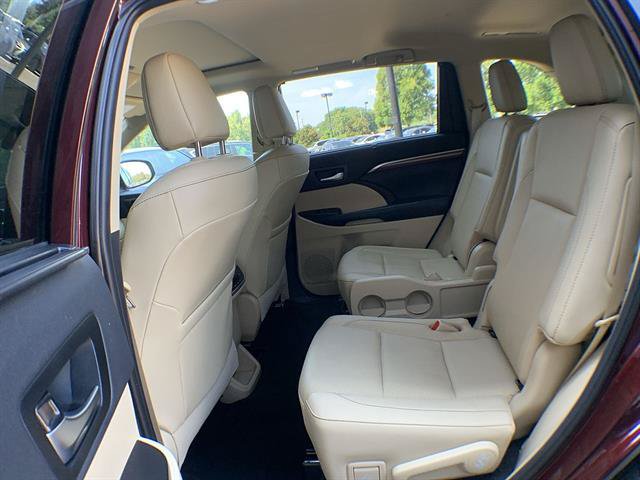 Used 2019 Toyota Highlander Limited FWD image 23