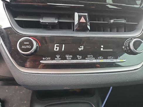 Used 2020 Toyota Corolla LE image 11