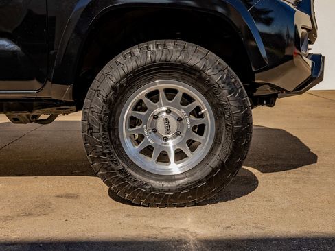 Used 2021 Toyota Tacoma SR5 image 11