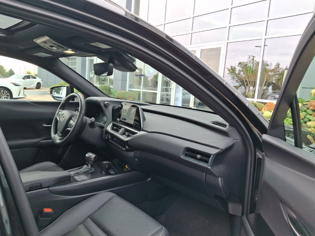 Used 2024 Lexus UX 250h AWD w/ Premium Package image 4