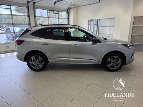 Certified 2023 Ford Escape ST-Line w/ Tech Pack #1 AWD/4WD image 10