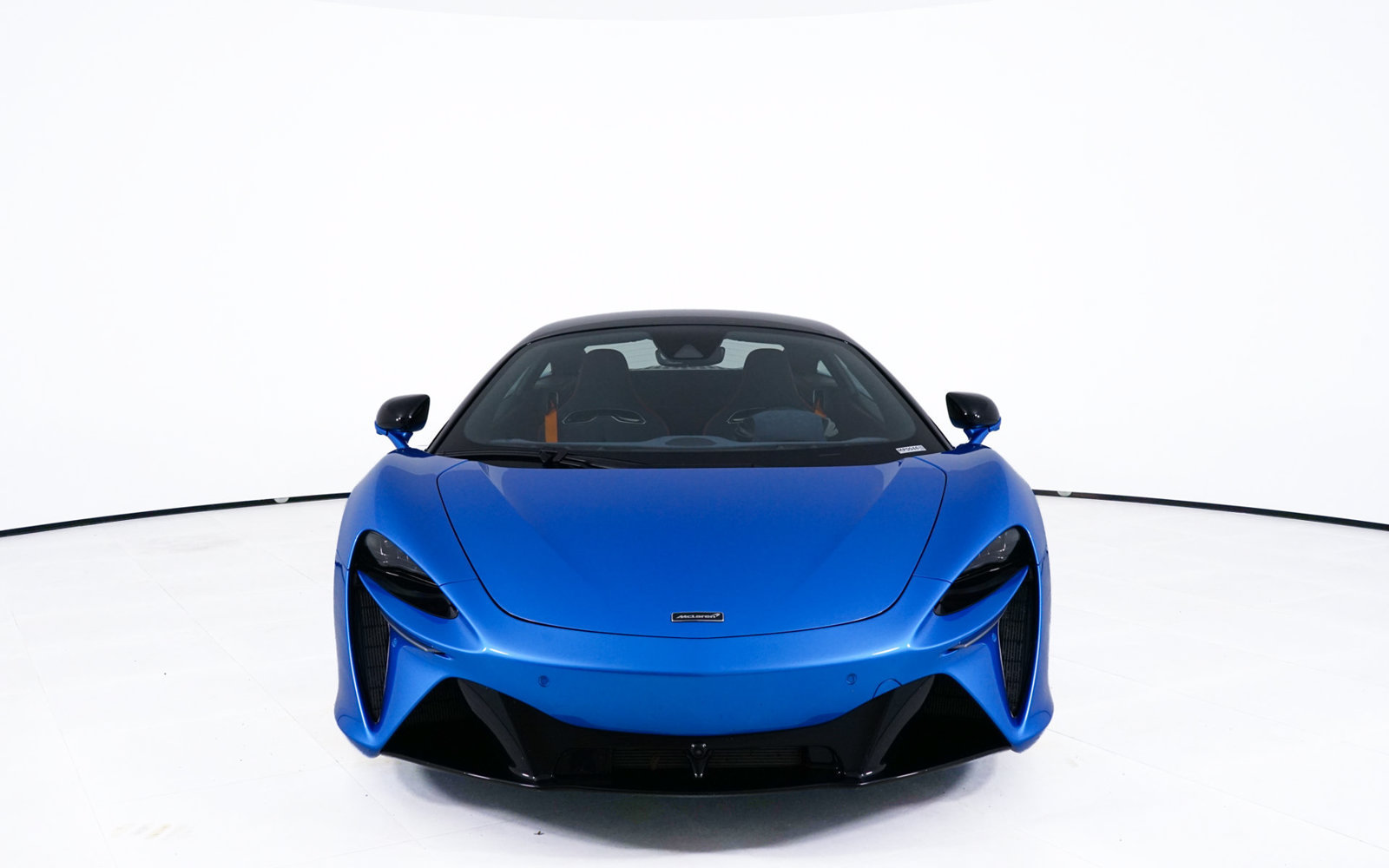 Used 2024 McLaren Artura RWD image 10