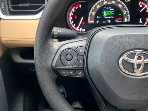 Used 2025 Toyota RAV4 XLE FWD image 23